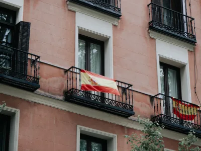 Spaanse vlag aan een balkon