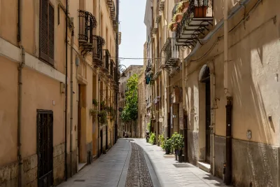 Straat in de oude binnenstad van Alicante