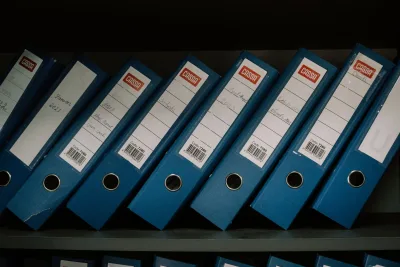 Document met een energielabel in kleurgradaties van A tot G