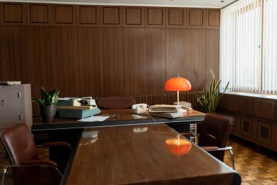 Documenten op het bureau van een Spaanse notaris