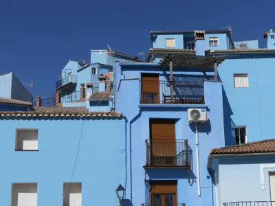 Appartementengebouwen in een Spaanse kustplaats