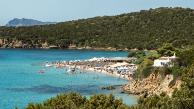 Restaurantterras met uitzicht op zee aan de Costa Blanca