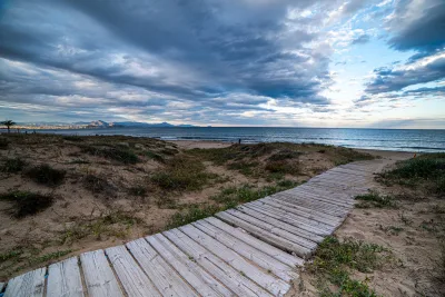 Zonsondergang aan de kust bij Alicante